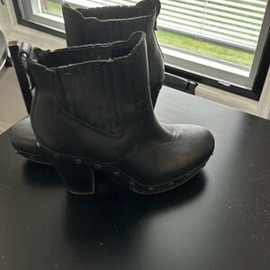 Ugg leather boots